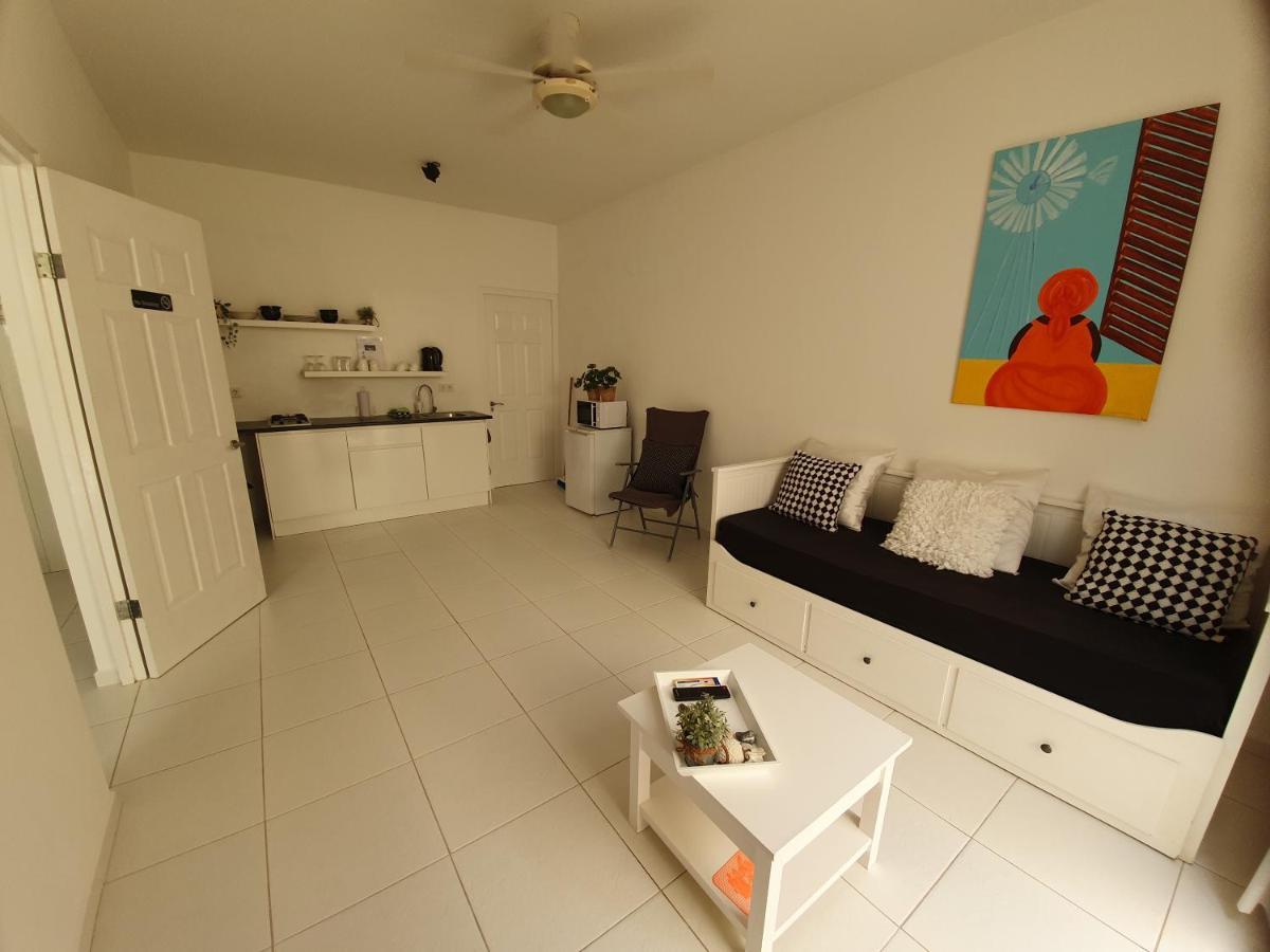 A2 Apartment Budget At Jan Thiel Curacao エクステリア 写真