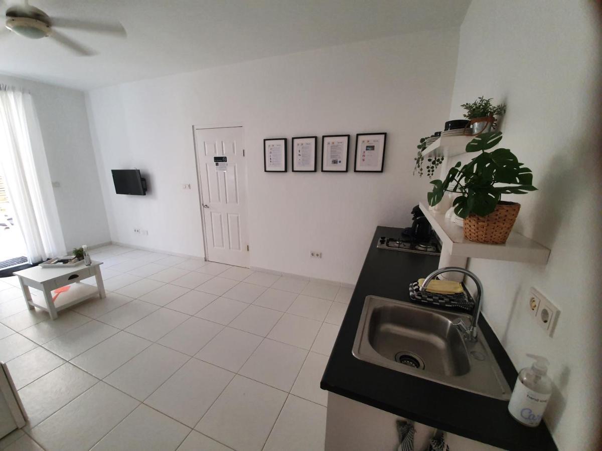 A2 Apartment Budget At Jan Thiel Curacao エクステリア 写真